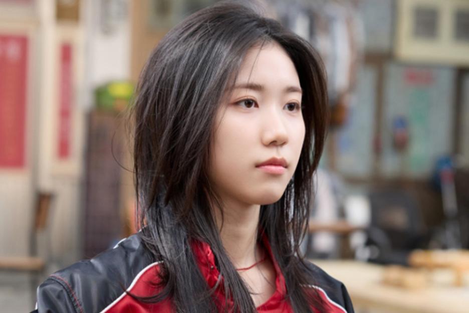 Lee Re Is A Street-Smart Delivery Rider Working At Han Suk Kyu’s Chicken Restaurant In “Shin’s Project”