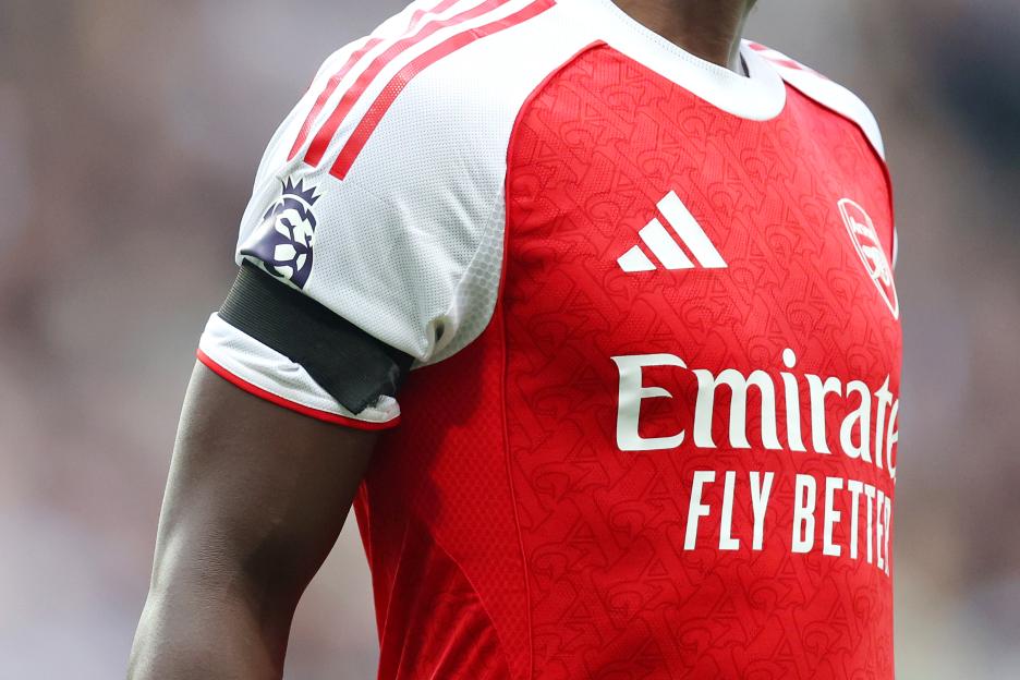 A black armband worn by Bukayo Saka of Arsenal in memory of Arsenal player Billy Vigar.