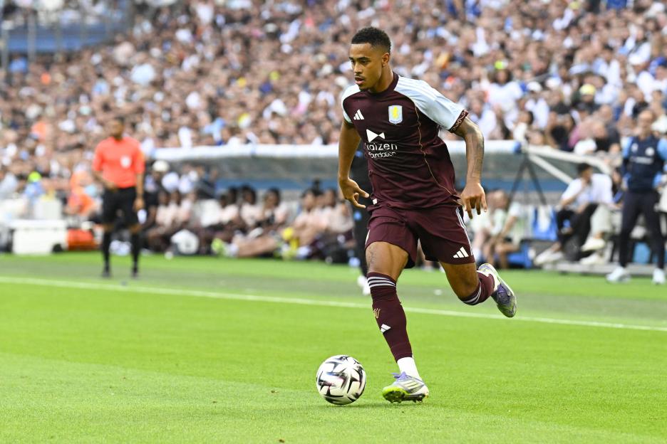 Jacob Ramsey of Aston Villa dribbling the soccer ball.
