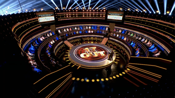 Screenshot of the 17 Out game show set.