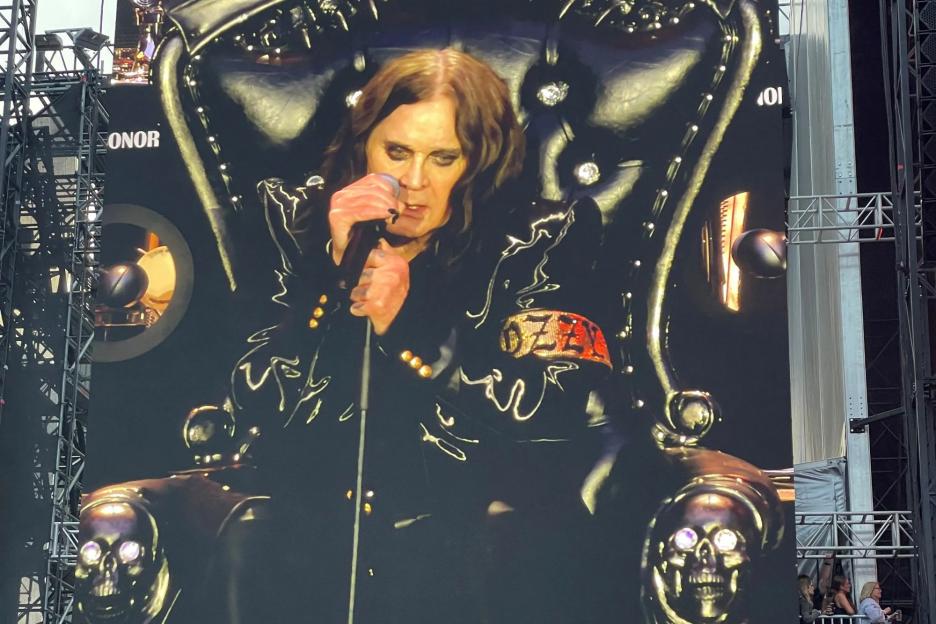 Ozzy Osbourne’s meaningful gift to huge rock star pictured in tribute post hours after private funeral