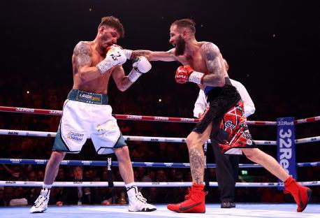 Anthony Cacace boxing Leigh Wood.