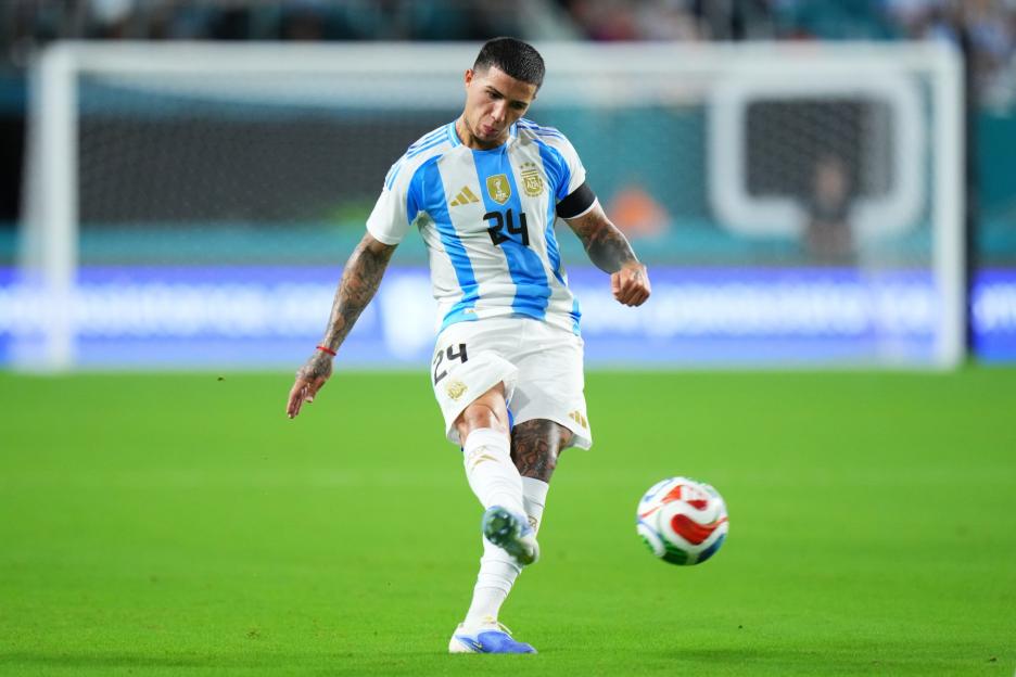 Chelsea's Injury Woes Worsen: Enzo Fernandez Withdraws from Argentina Squad Due to Knee Injury