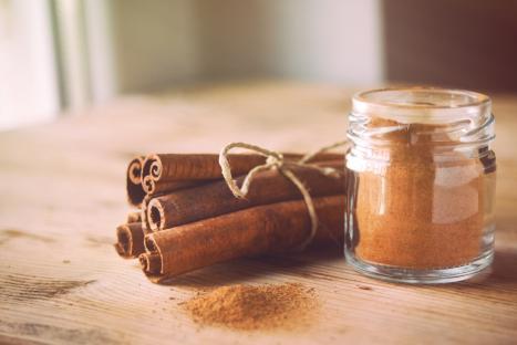 Cinnamon sticks and ground cinnamon in a jar.