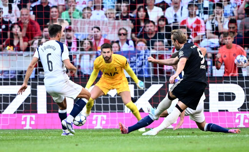 Harry Kane scoring a goal for Bayern Munich.