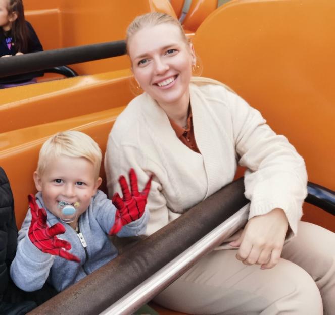 Anastasiia Chikina and her son Oliver Pugh on a theme park ride.