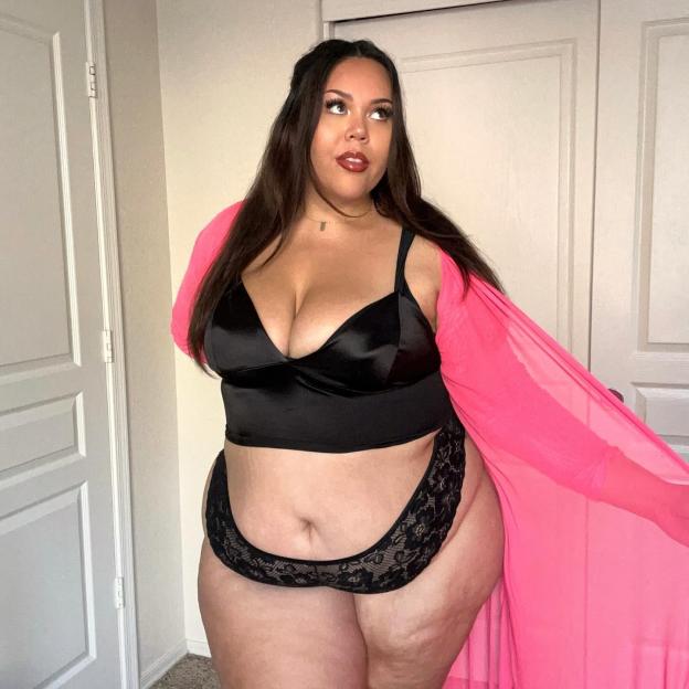 VIDEO: ¿I am fat and fine at 320lbs ¿ being big won¿t stop me from wearing mini skirts and tight dresses¿