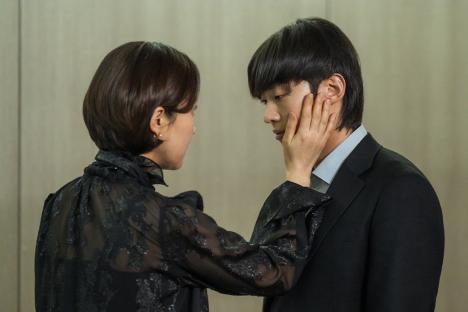 Yum Jung Ah Wields Power Over Dex In New Drama “The Defects”