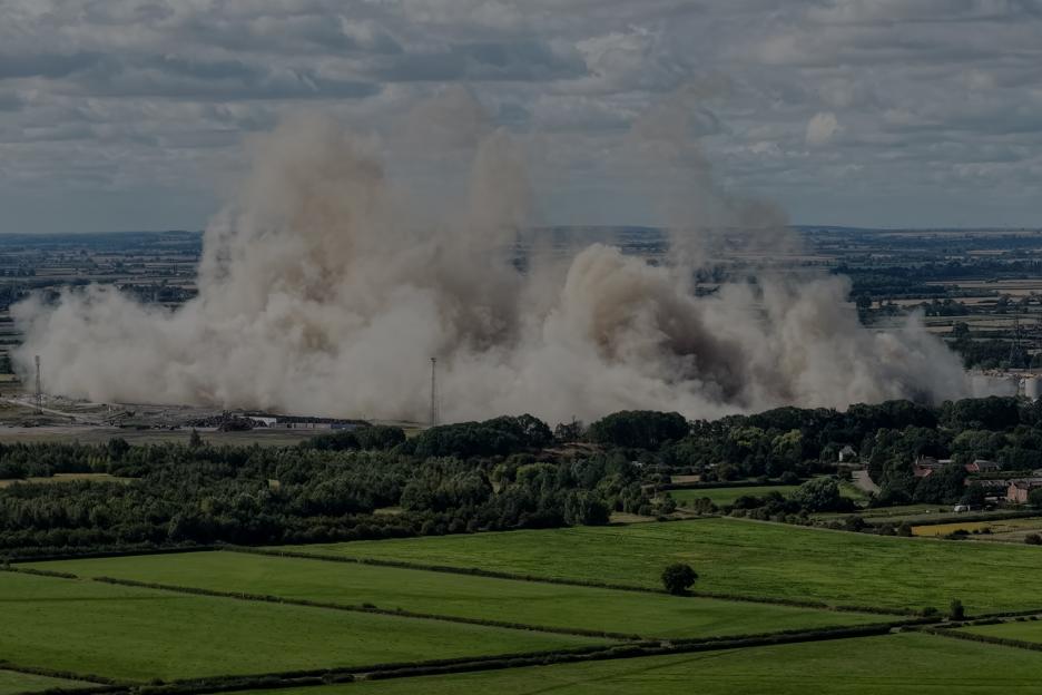 Demolition of Cottam Power Station cooling towers.