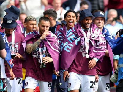 Burnley football players celebrating a win.