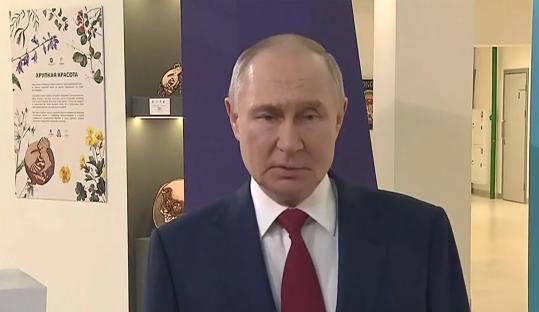 Vladimir Putin stating that his conversation with Donald Trump lasted more than two hours.
