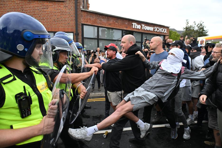 6 arrested after MORE ‘mindless thuggery’ outside Epping migrant hotel as cops make appeal to help find yobs