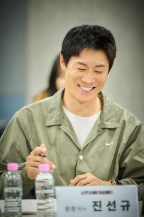Jin Sun Kyu, Gong Myoung, Kim Ji Suk, And More Confirmed For New Film &#8220;Husbands In Action&#8221; 9