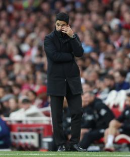 LONDON, ENGLAND - MAY 3: Mikel Arteta Manager of Arsenal looks disappointed & dejected during the Premier League match between Arsenal FC and AFC Bournemouth at Emirates Stadium on May 3, 2025 in London, England. (Photo by Crystal Pix/MB Media/Getty Images)