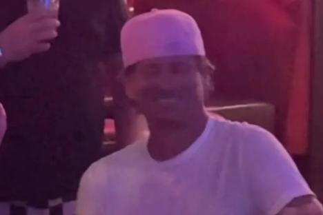 Singer from HUGE US band goes unnoticed in karaoke bar as fan murders his punk classic – would you have spotted him?