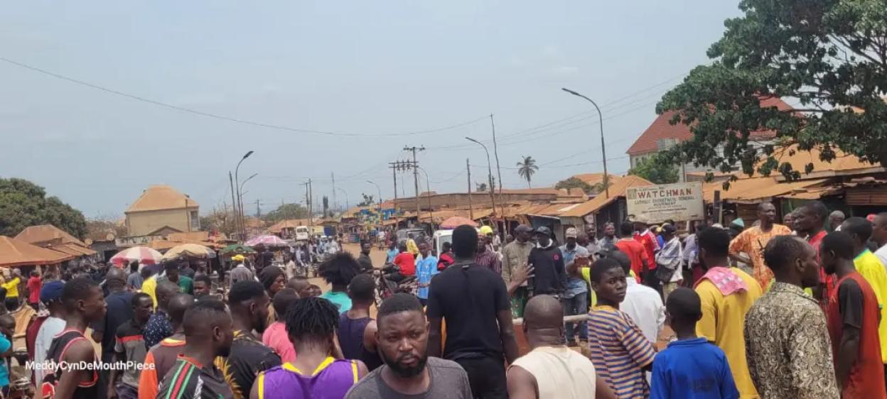 Benue: Police threaten to open fire as defiant youths occupy Otukpo road