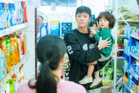 Lee Jun Young Unexpectedly Faces A Child Calling Him Dad In “Pump Up The Healthy Love”; 6