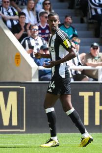 Alexander Isak of Newcastle United playing in a soccer match.