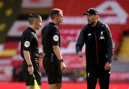 Jurgen Klopp speaking with two referees.