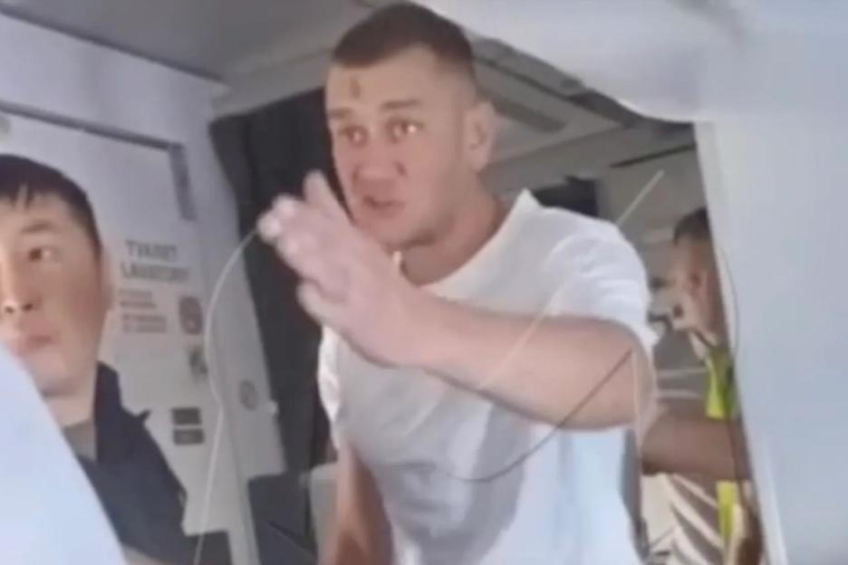 Plane passengers & crew forced to subdue drunk Russian yob threatening to ‘stab’ & ‘kill’ flyers