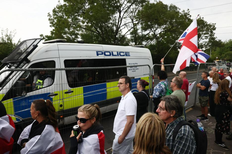 Labour plot to silence migrant hotel critics EXPOSED – ‘spy unit’ crack down on social posts slamming ‘2-tier’ policing