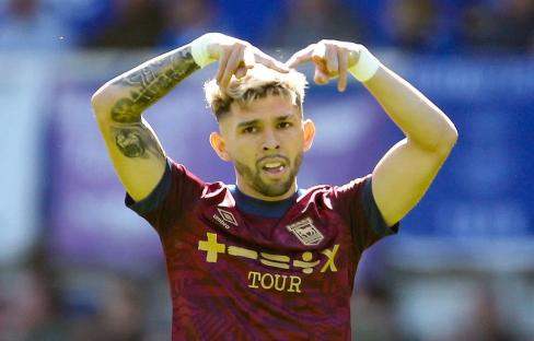 Everton 2 Ipswich 2: Hirst caps stunning Tractor Boys’ comeback with late leveller after Enciso fires worldie