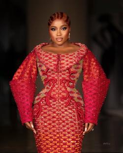 Veekee James Just Slayed the “Iyalode” Red Carpet in the Most Gorgeous Kente Dress