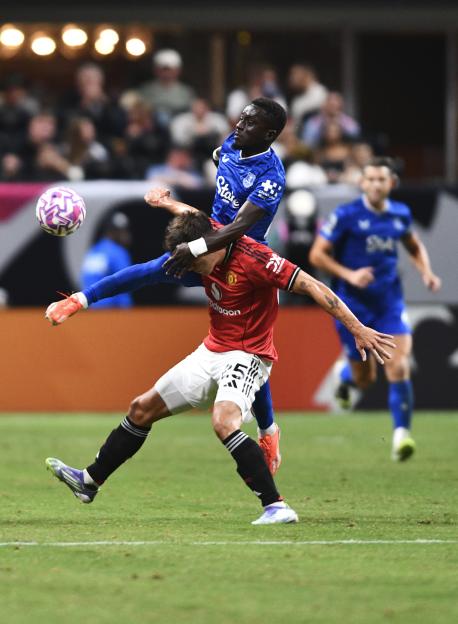Idrissa Gueye of Everton challenging for the ball with a Manchester United player.