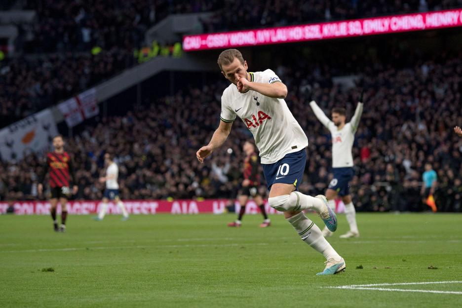 Harry Kane celebrating his 267th goal for Tottenham Hotspur, breaking the club record, against Manchester City.