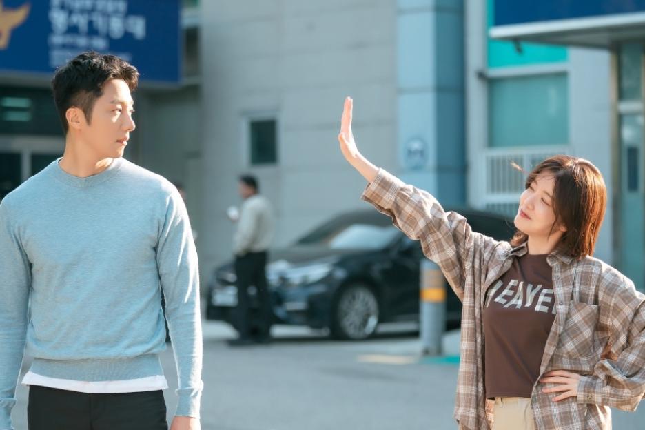 Jung Il Woo And Jung In Sun’s Playful Bickering Highlights Their Cat-And-Dog Dynamic In “Our Golden Days”