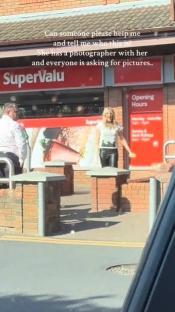 (TAKEN WITHOUT PERMISSION), Dublin locals gobsmacked as they spot huge British singer outside a budget corner shop - would you have noticed her?, Pictured: Ellie Goulding on TikTok - Grabs, https://www.tiktok.com/@lizzieemadin/video/7504348101872815382?_r=1&_t=ZN-8wPUWiRUOpS, Credit: TikTok