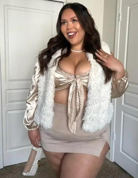 VIDEO: ¿I am fat and fine at 320lbs ¿ being big won¿t stop me from wearing mini skirts and tight dresses¿