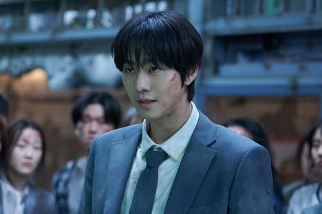 Ahn Hyo Seop’s Ordinary Life Is Turned Upside Down As His Favorite Web Novel Becomes Reality In “Omniscient Reader”