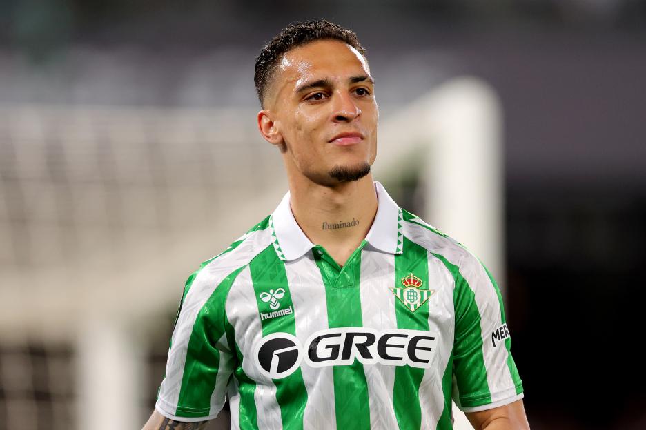 Antony of Real Betis during a soccer match.