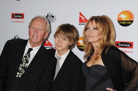 Paul Hogan, Linda Kozlowski, and their son at the 2013 G'Day USA Black Tie Gala.