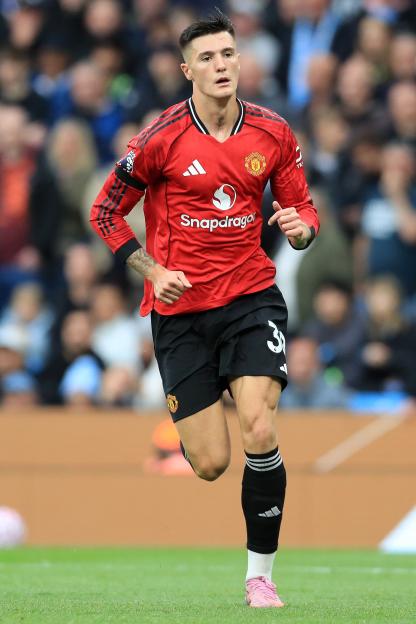 Benjamin Sesko of Manchester United playing football.