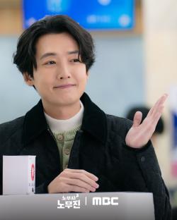 Jung Kyung Ho Is A Labor Attorney Who Can See Ghosts In New Drama “Oh My Ghost Clients” 6