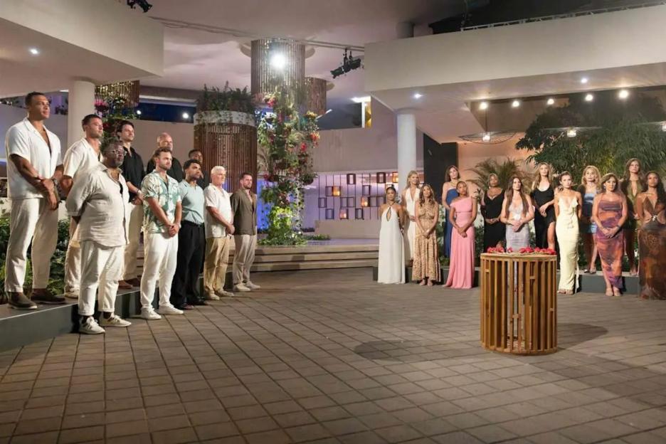 Bachelor in Paradise axes fan favourite couple after new twist and $500k prize shakes up show