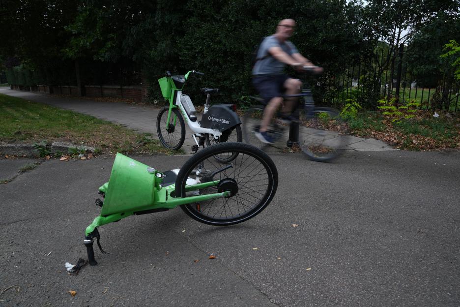 Lime e-bike on the ground near Chiswick Bridge in London.