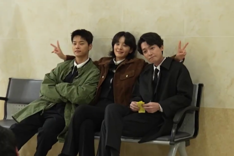 Watch: Jung Kyung Ho, Seol In Ah, and Cha Hak Yeon Display Chemistry And Passion In “Oh My Ghost Clients” Making-Of Video