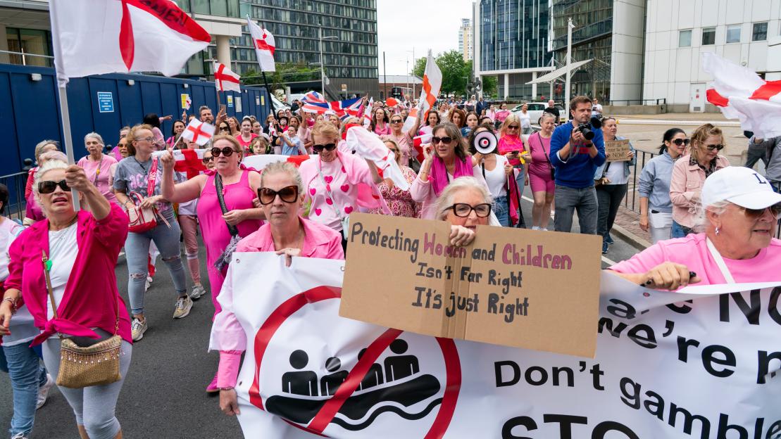 Mums & children dressed in pink peacefully protest outside controversial migrant hotel before yobs clash with cops