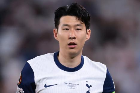 Son Heung-min ‘at centre of three-way transfer race’ but Tottenham contract clause means deal can’t be done for weeks