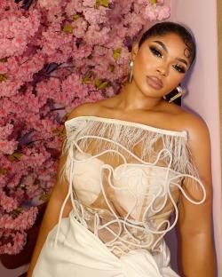 Liquorose is Owning Her ‘Soft Gurl Era’ in This Chic Off-White Look