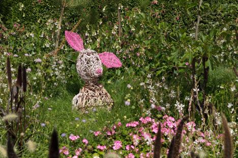 Wicker piglet garden display.