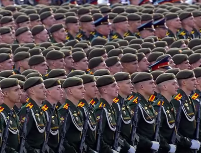 Large group of soldiers in uniform.