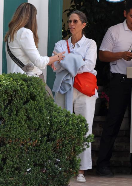 Jami Gertz at San Vicente Bungalows in West Hollywood.