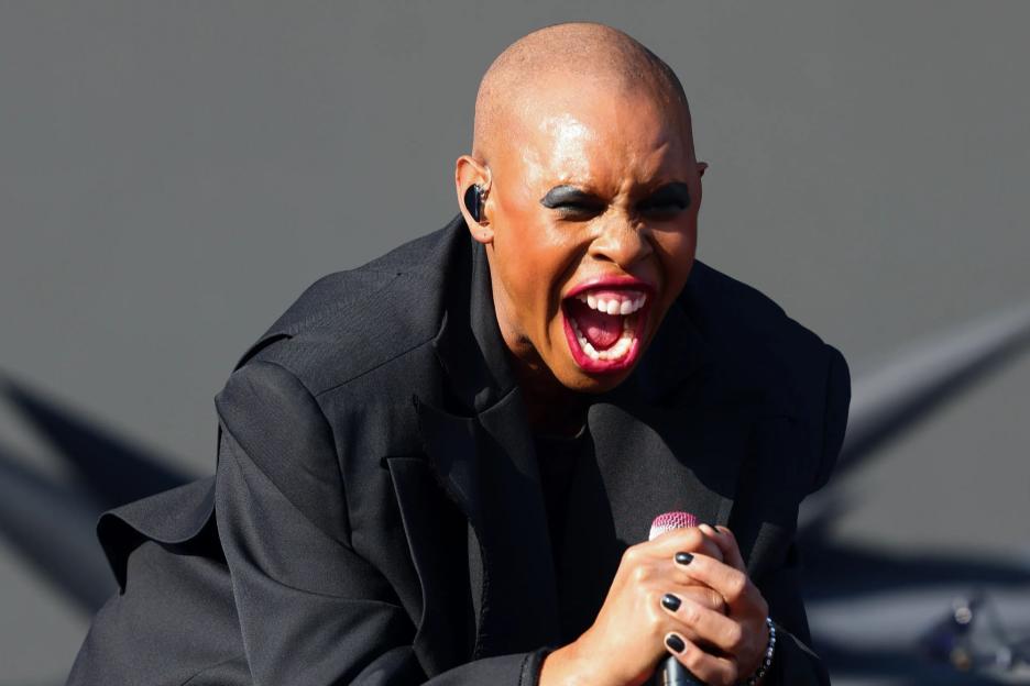 90s music legend reveals terrifying ordeal as intruder breaks into hotel room and bosses forced to beef up security