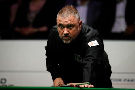 Stephen Hendry ‘threw microphone’ in ITV commentary box after getting frustrated with snooker star