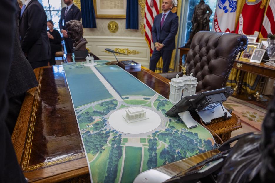 A scale model of the National Mall with miniatures of the Lincoln Memorial and a monument.