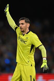 Alex Meret of Napoli reacting during a Serie A match.